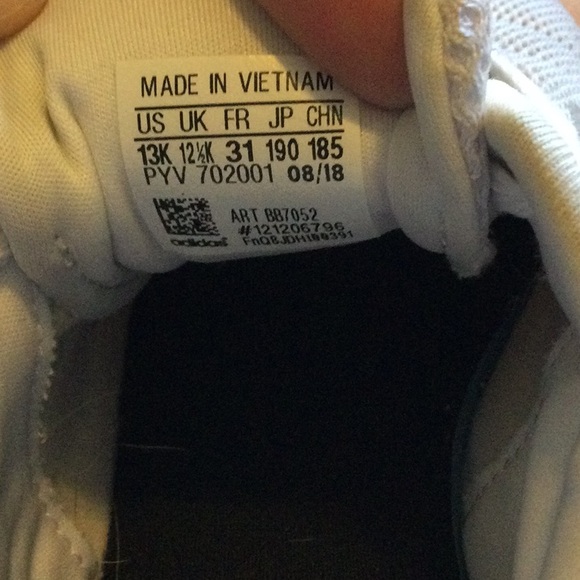 Adidas size 13 white cheerleading shoes - Picture 6 of 6